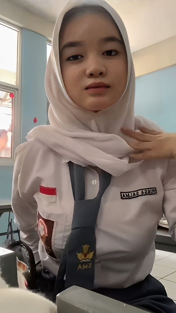 Video viral siswi berhijab di Indonesia dilarang masuk sekolah Berakhir Wiwik Di Gudang Top 1 New